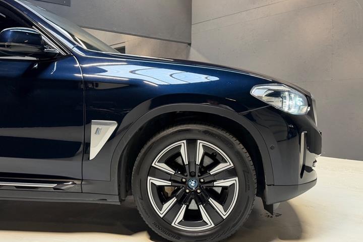 Sort BMW iX3 fra 2021