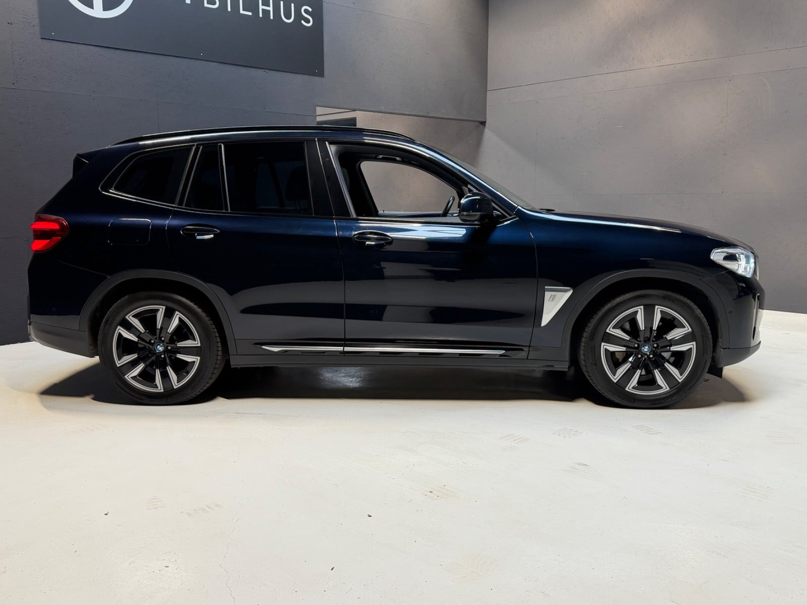 Sort BMW iX3 fra 2021