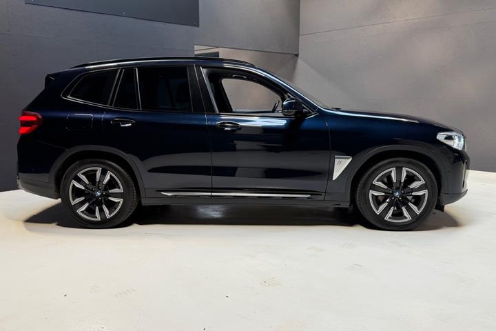 Sort BMW iX3 fra 2021