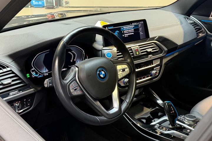 Sort BMW iX3 fra 2021