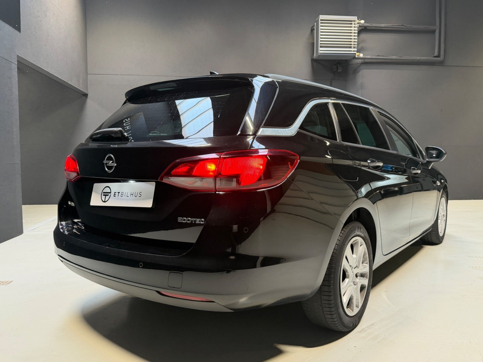 Sort Opel Astra fra 2018