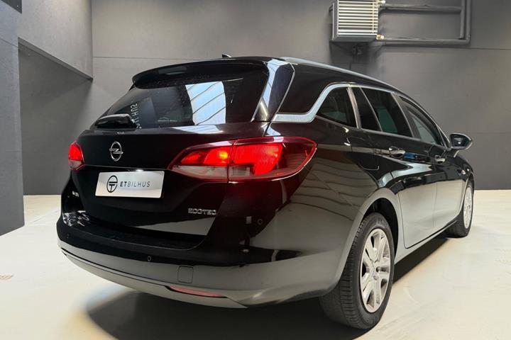 Sort Opel Astra fra 2018