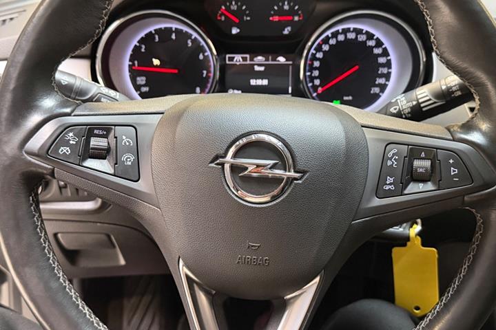 Sort Opel Astra fra 2018