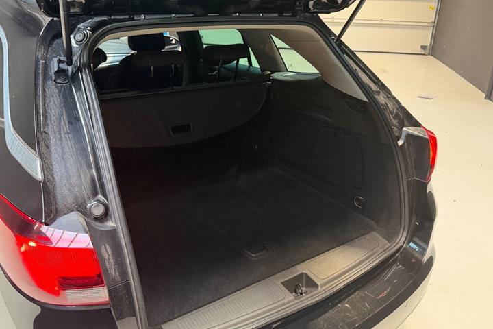 Sort Opel Astra fra 2018