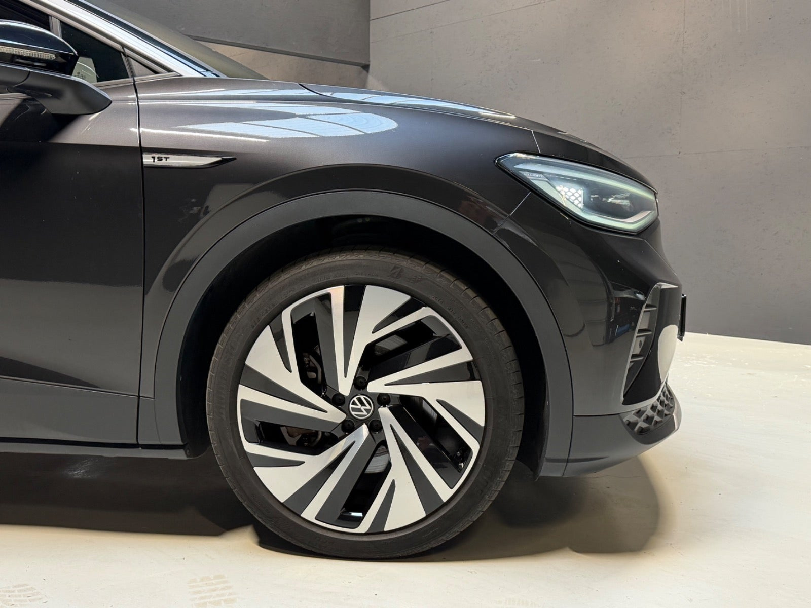 Grå VW ID.4 fra 2021