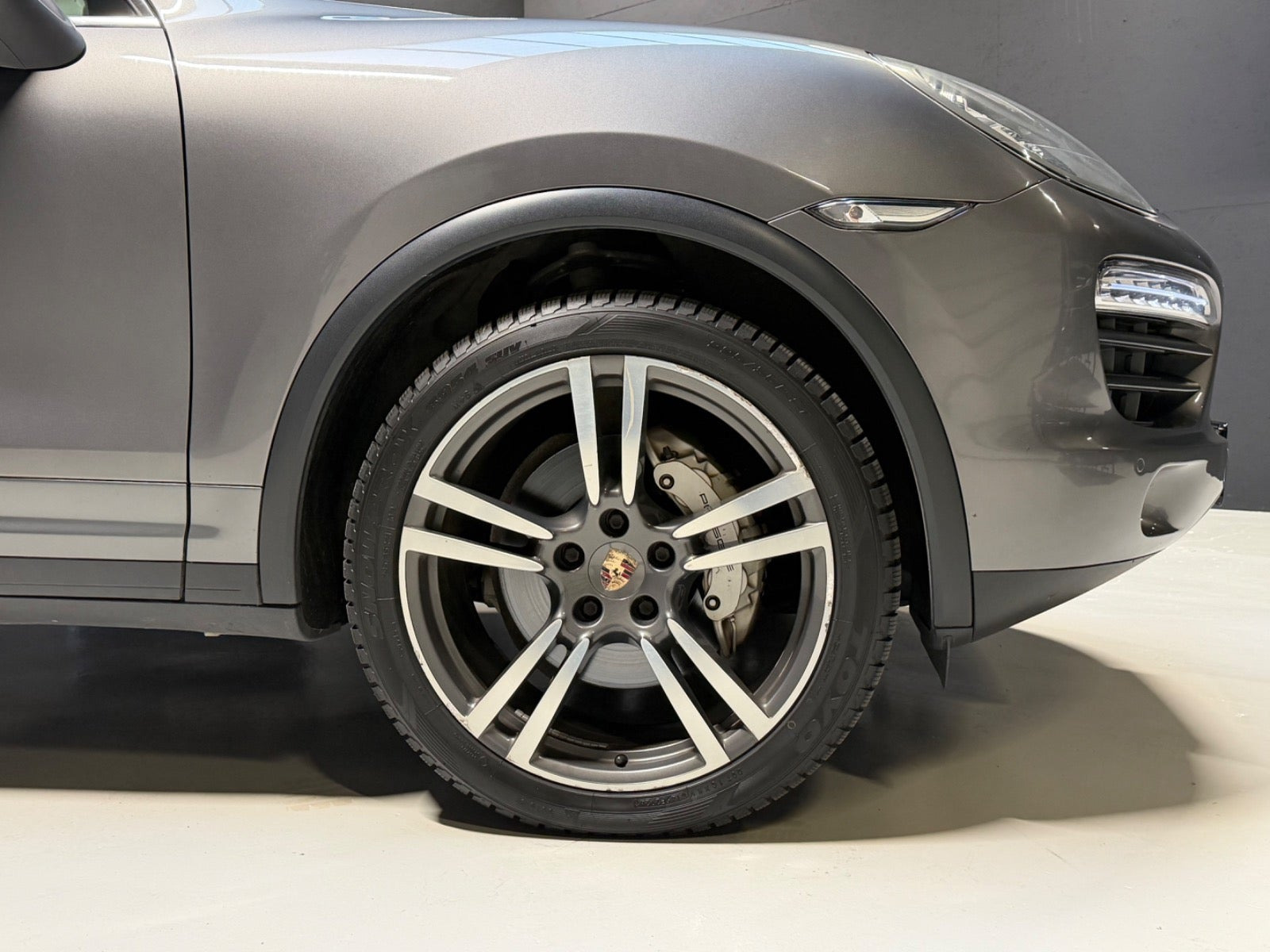 Orange Porsche Cayenne S fra 2013