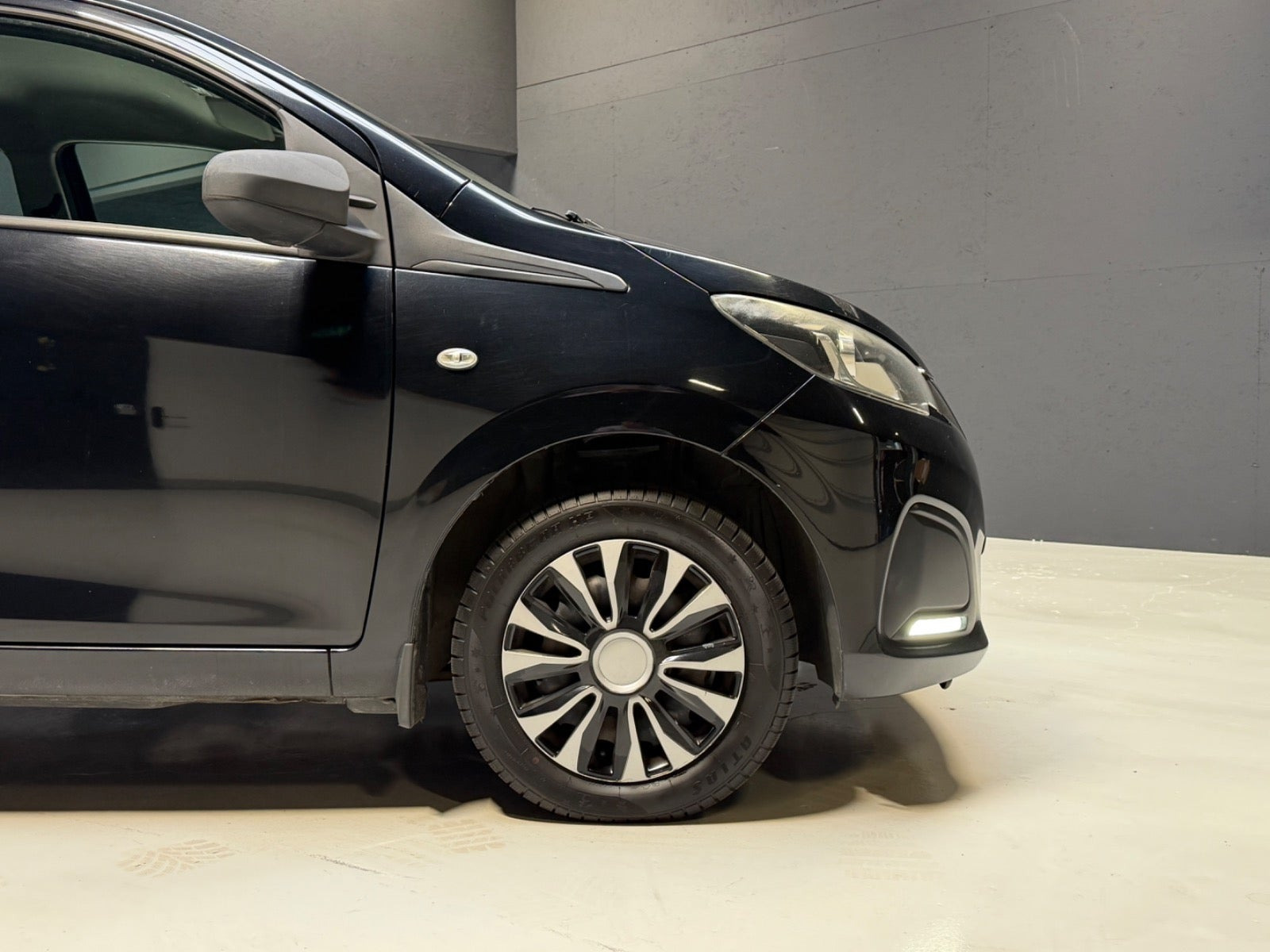 Sort Peugeot 108 fra 2014