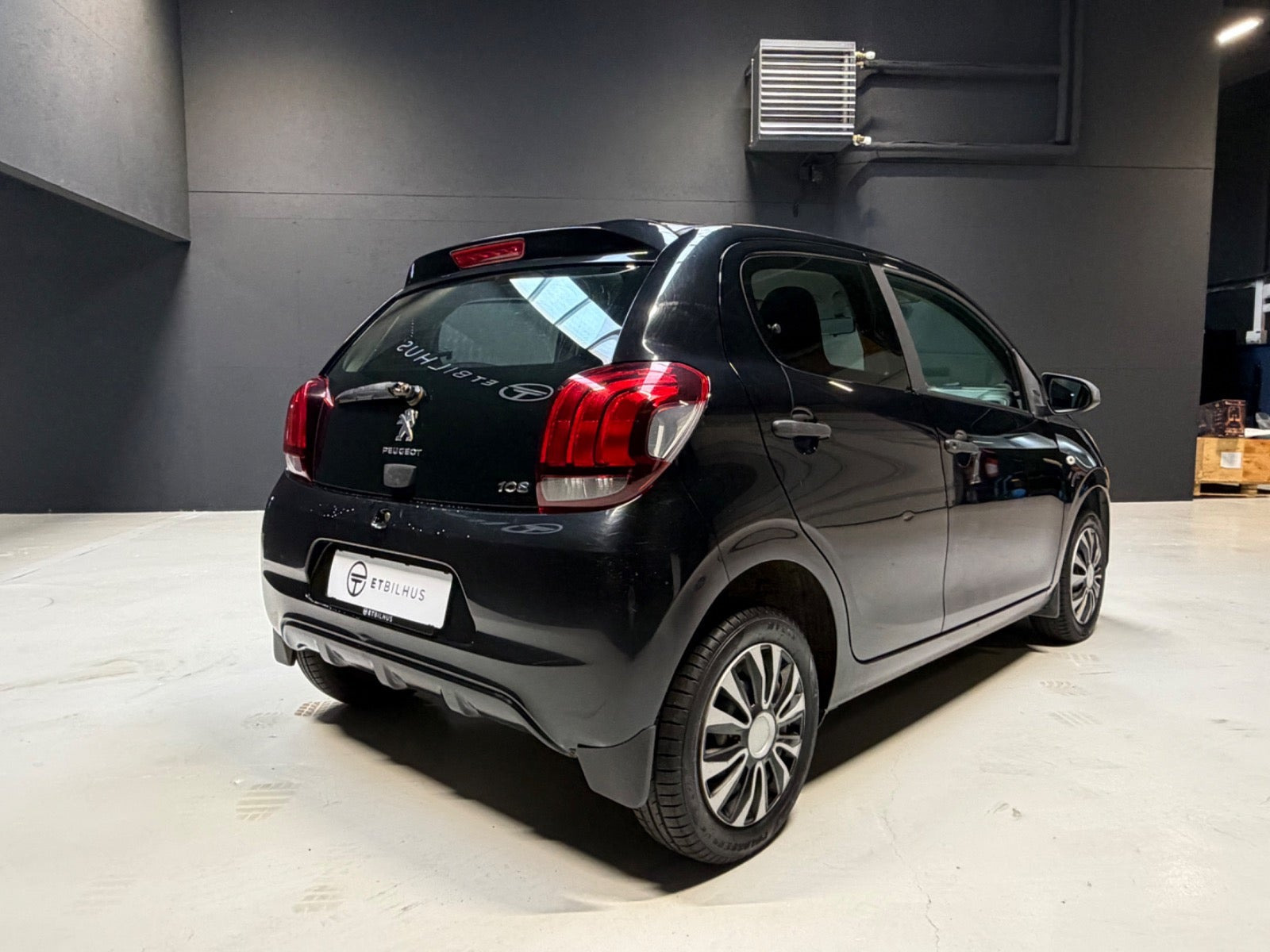 Sort Peugeot 108 fra 2014