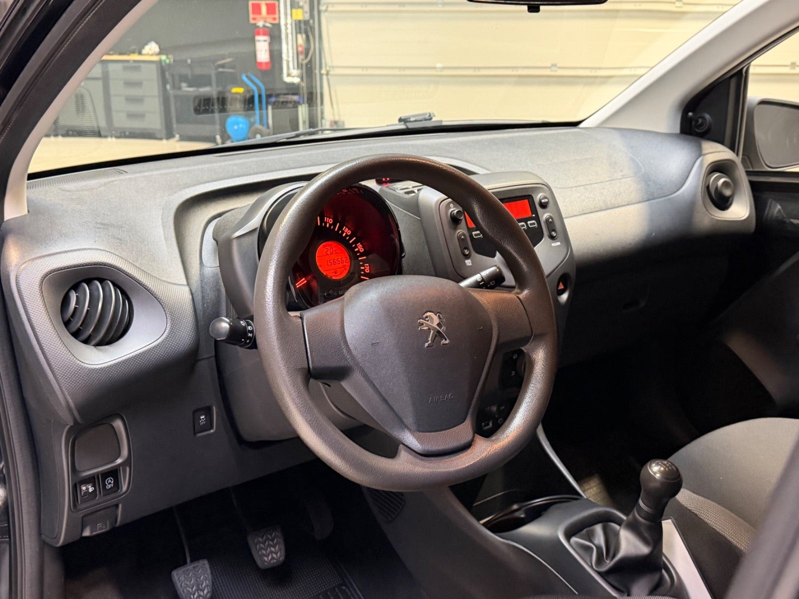 Sort Peugeot 108 fra 2014