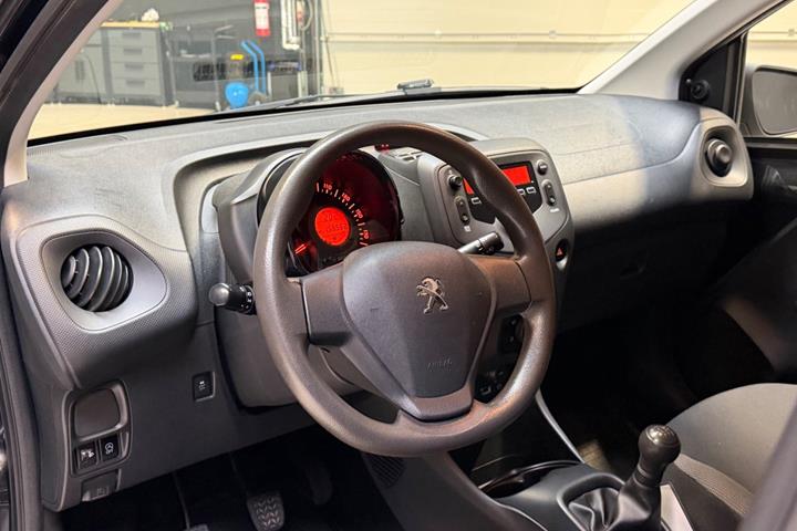Sort Peugeot 108 fra 2014