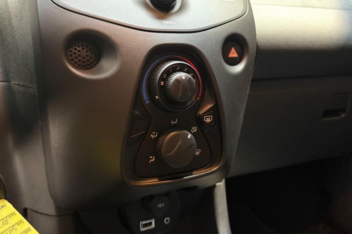 Sort Peugeot 108 fra 2014