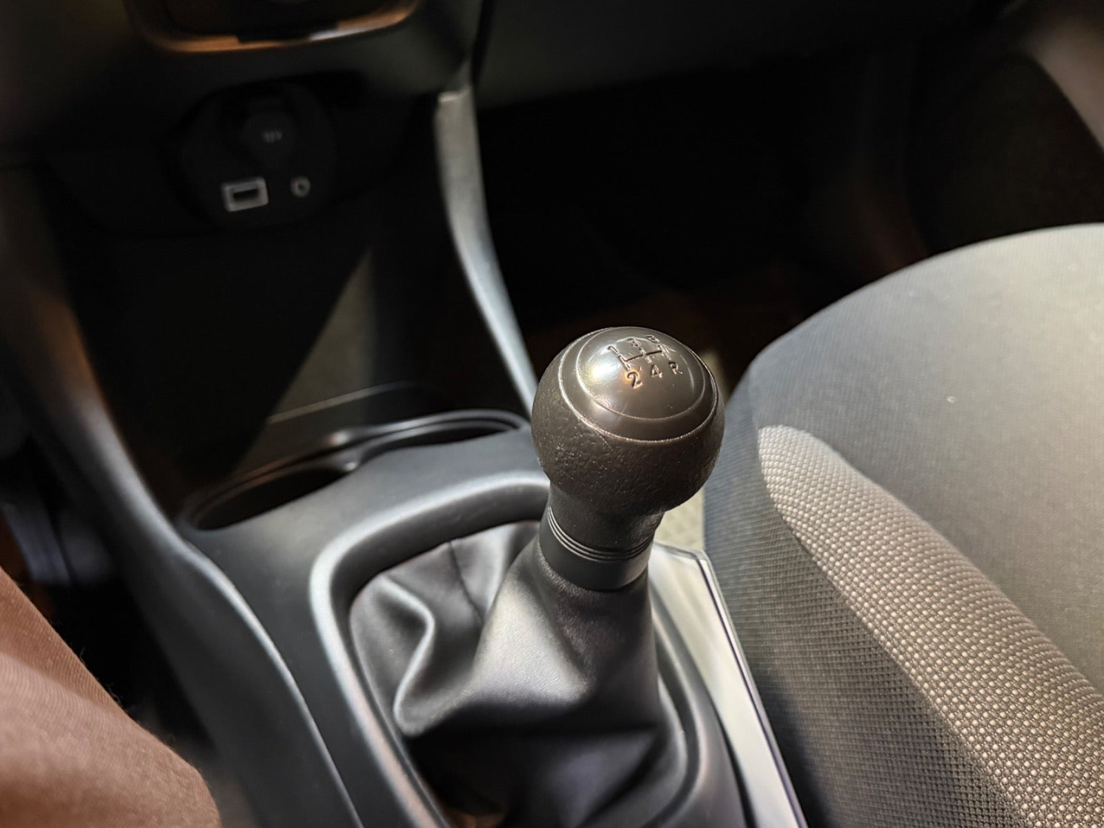 Sort Peugeot 108 fra 2014
