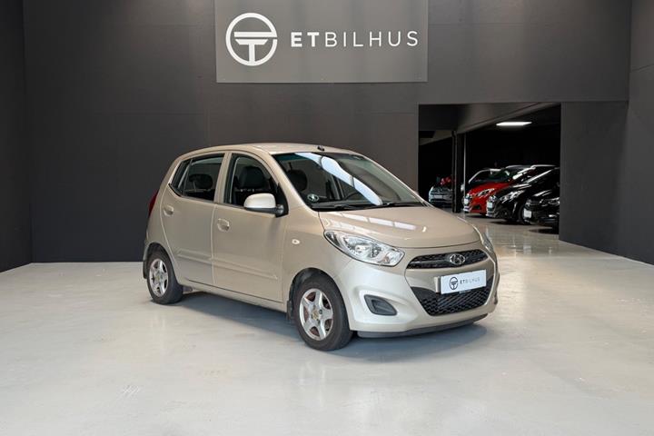 Orange Hyundai i10 fra 2011