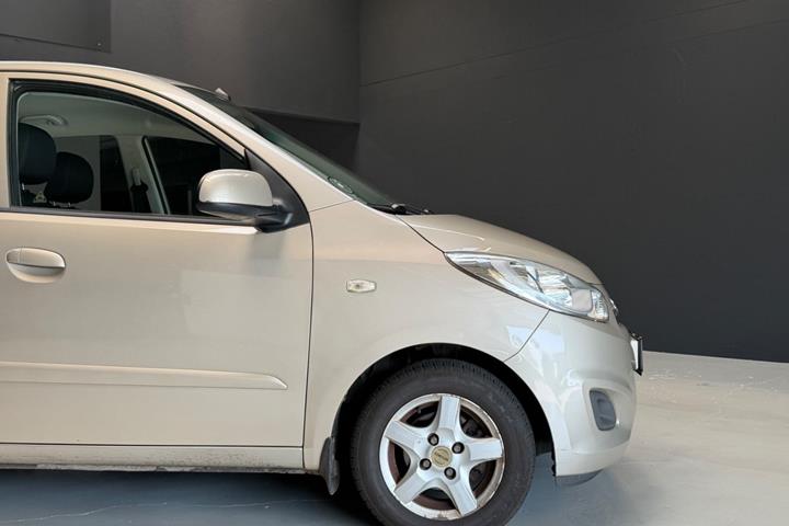 Orange Hyundai i10 fra 2011