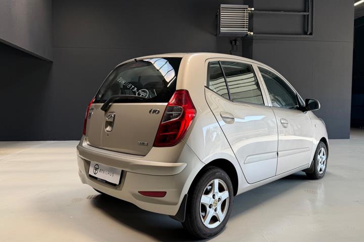 Orange Hyundai i10 fra 2011