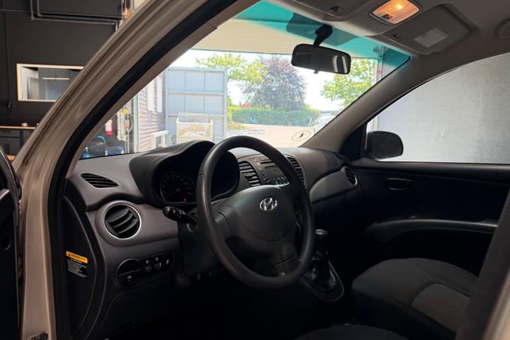 Orange Hyundai i10 fra 2011