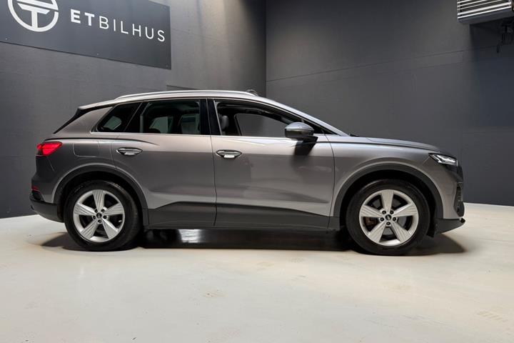 Grå Audi Q4 e-tron fra 2022