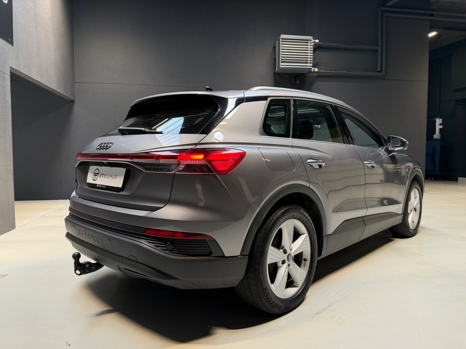 Grå Audi Q4 e-tron fra 2022