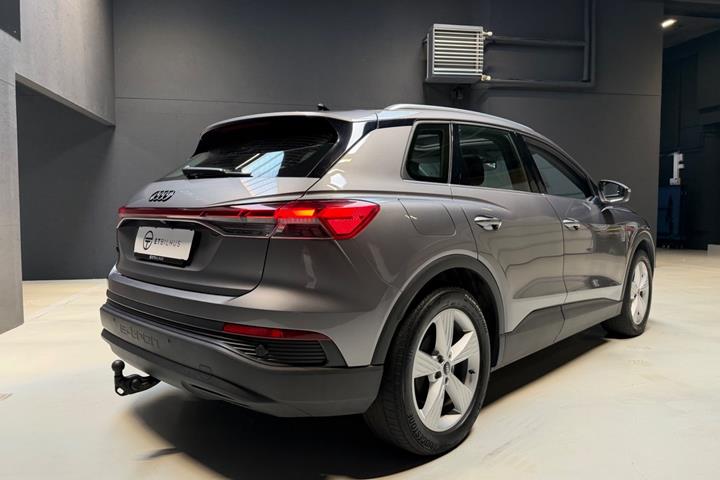 Grå Audi Q4 e-tron fra 2022