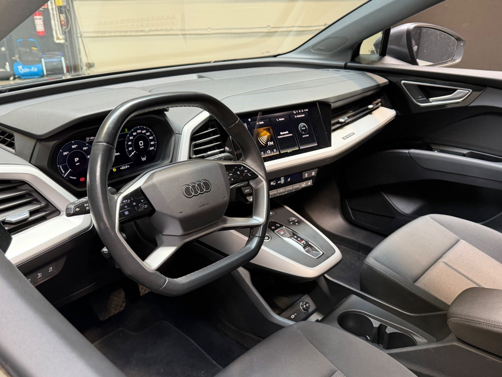 Grå Audi Q4 e-tron fra 2022