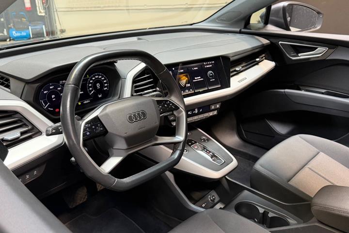 Grå Audi Q4 e-tron fra 2022