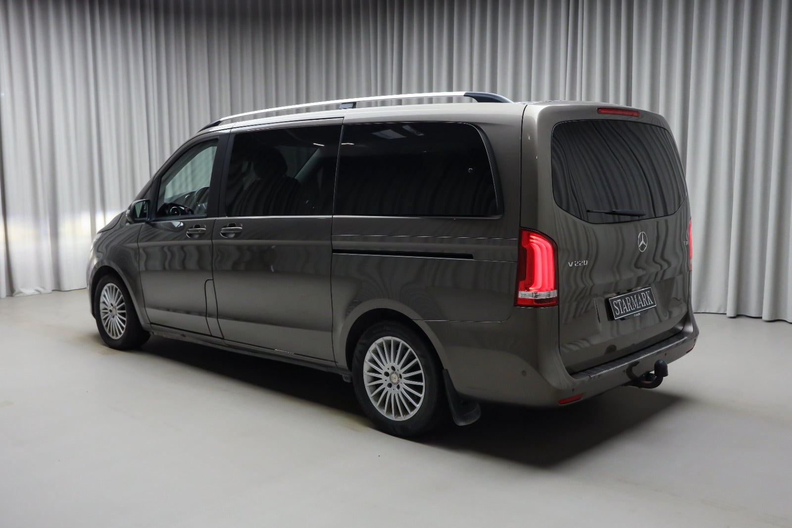Grå Mercedes V220 d fra 2014