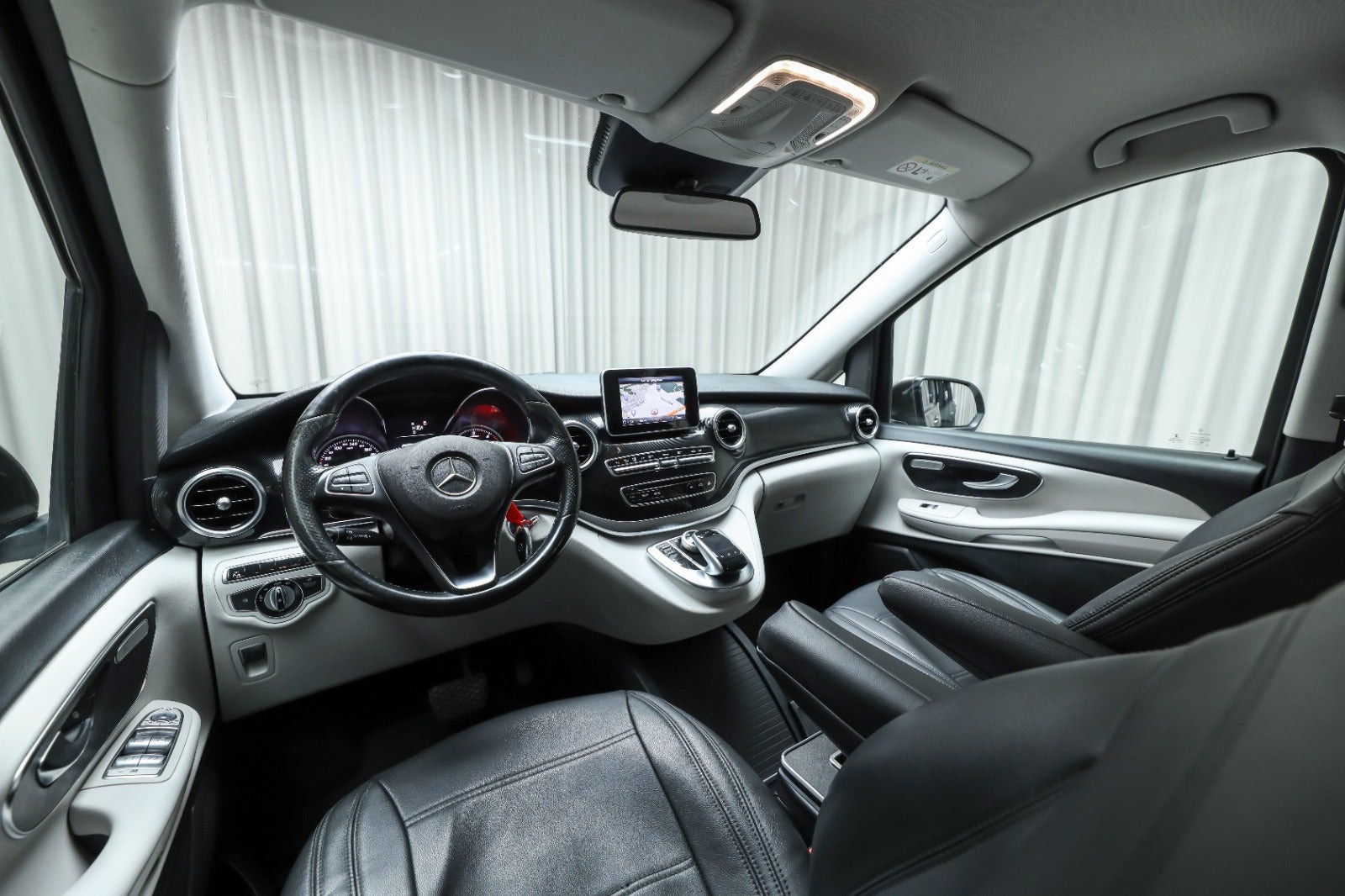 Grå Mercedes V220 d fra 2014