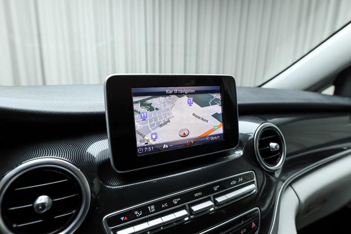 Grå Mercedes V220 d fra 2014