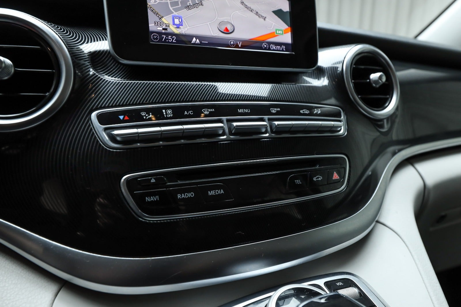 Grå Mercedes V220 d fra 2014