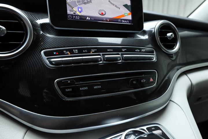 Grå Mercedes V220 d fra 2014