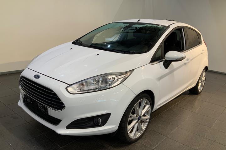 Hvid Ford Fiesta fra 2015 set udefra