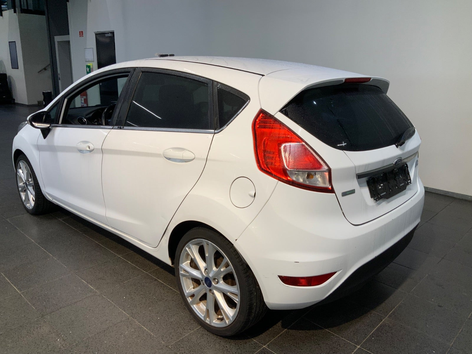 Hvid Ford Fiesta fra 2015