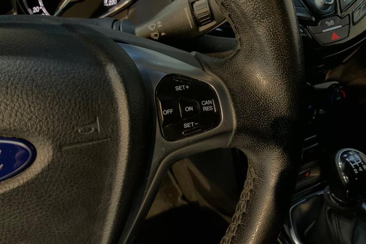 Hvid Ford Fiesta fra 2015