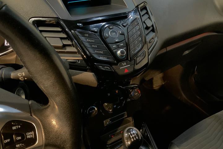 Hvid Ford Fiesta fra 2015