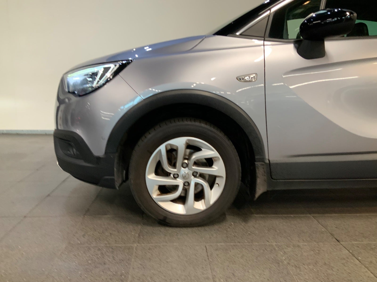 Grå Opel Crossland X fra 2020