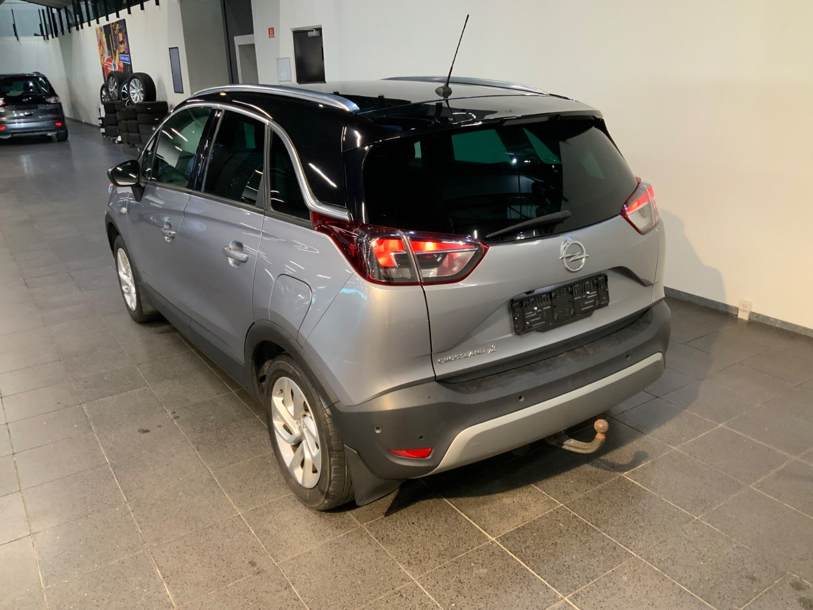 Grå Opel Crossland X fra 2020
