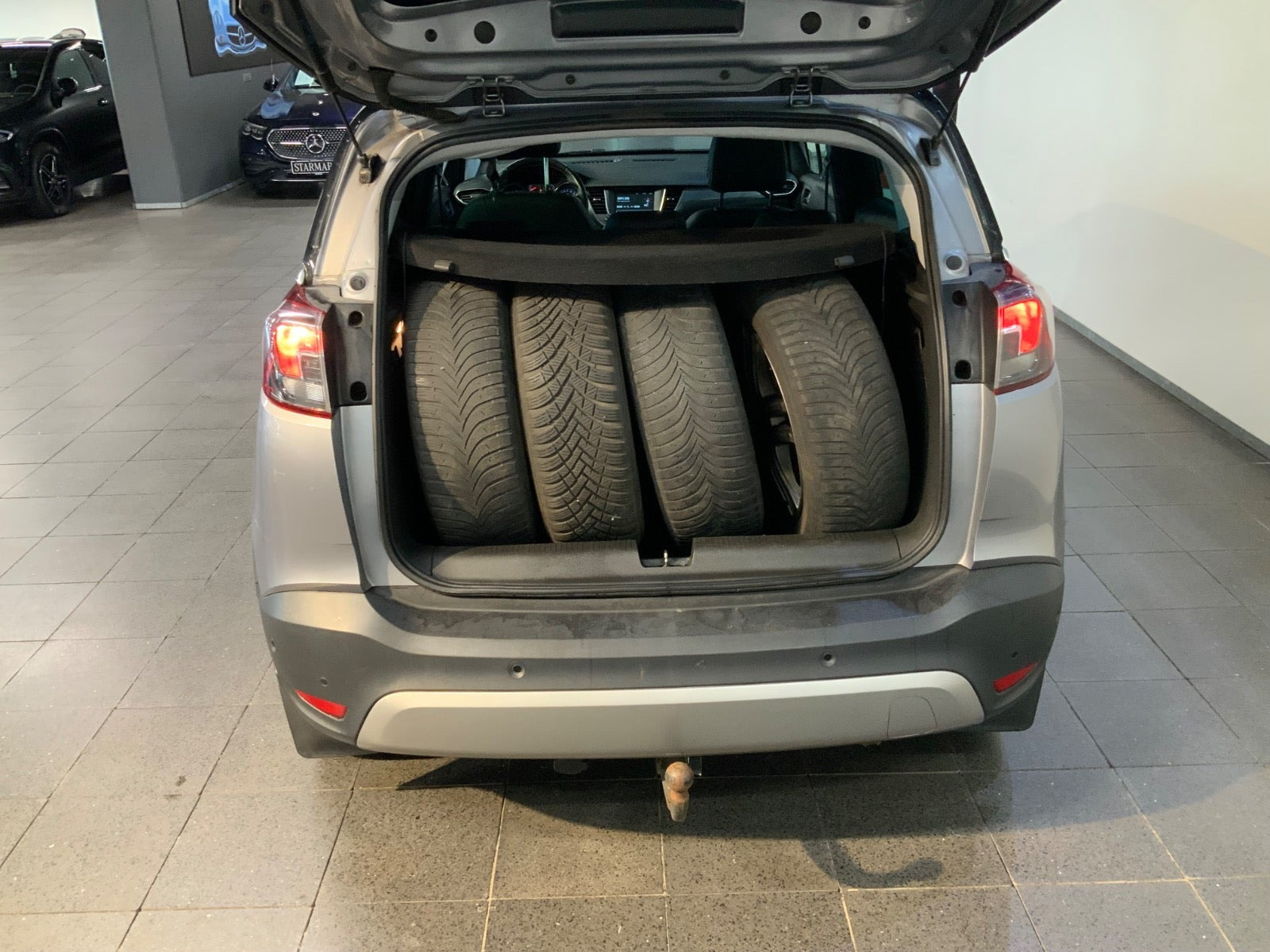 Grå Opel Crossland X fra 2020