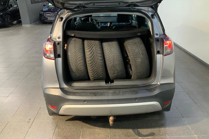Grå Opel Crossland X fra 2020