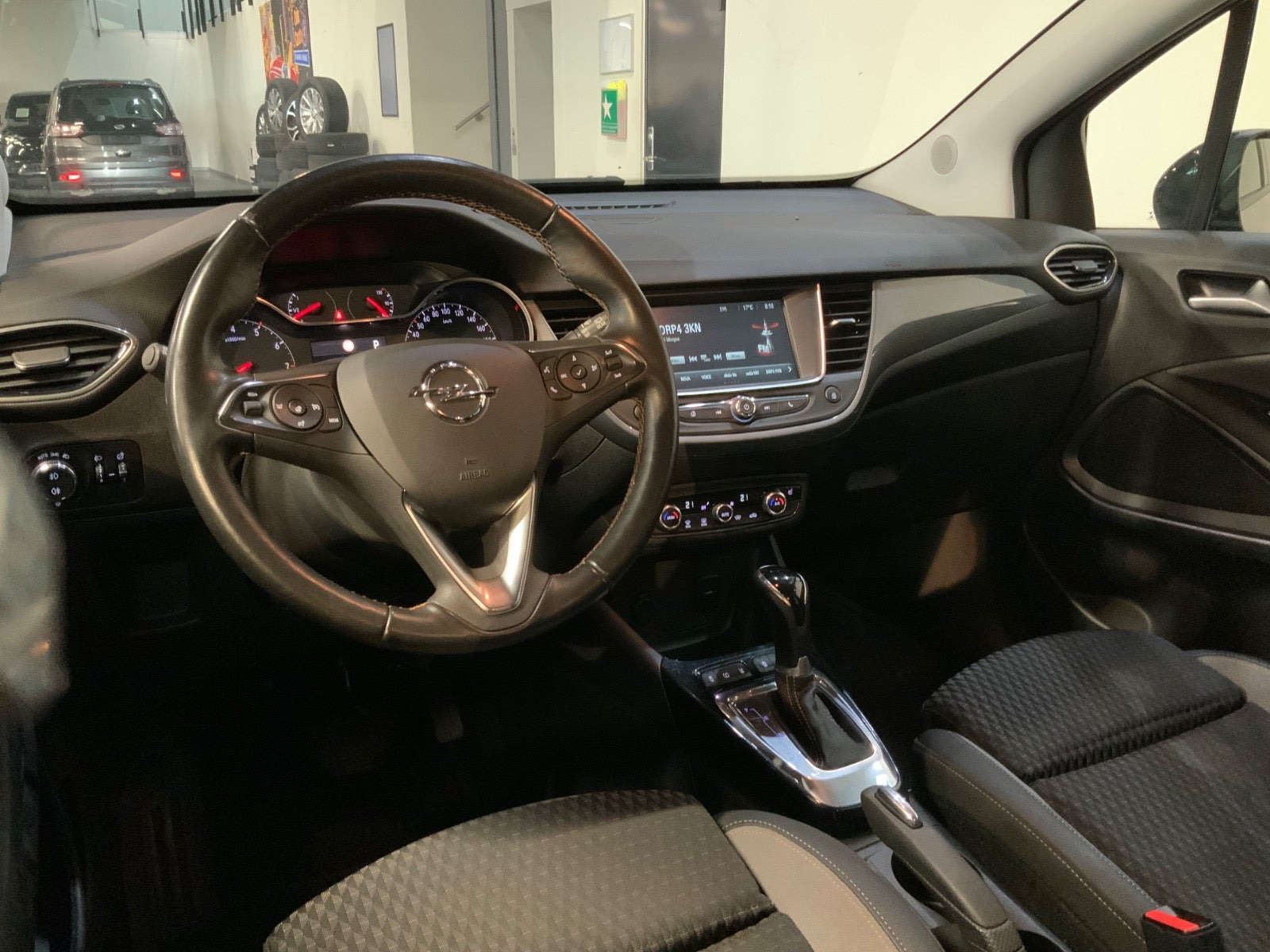 Grå Opel Crossland X fra 2020