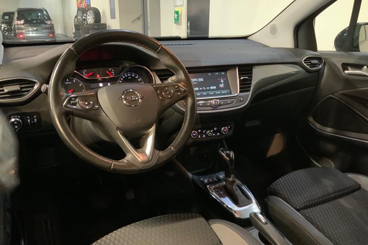 Grå Opel Crossland X fra 2020