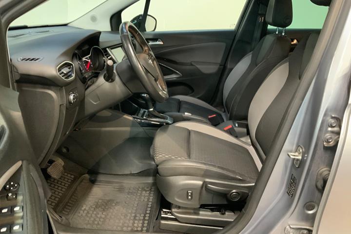 Grå Opel Crossland X fra 2020