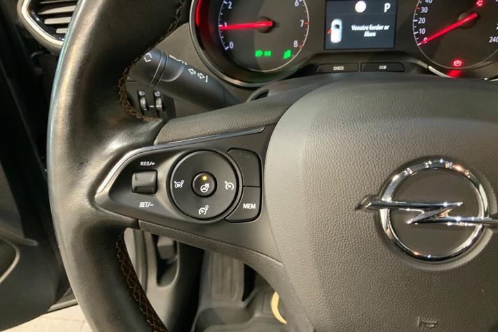 Grå Opel Crossland X fra 2020