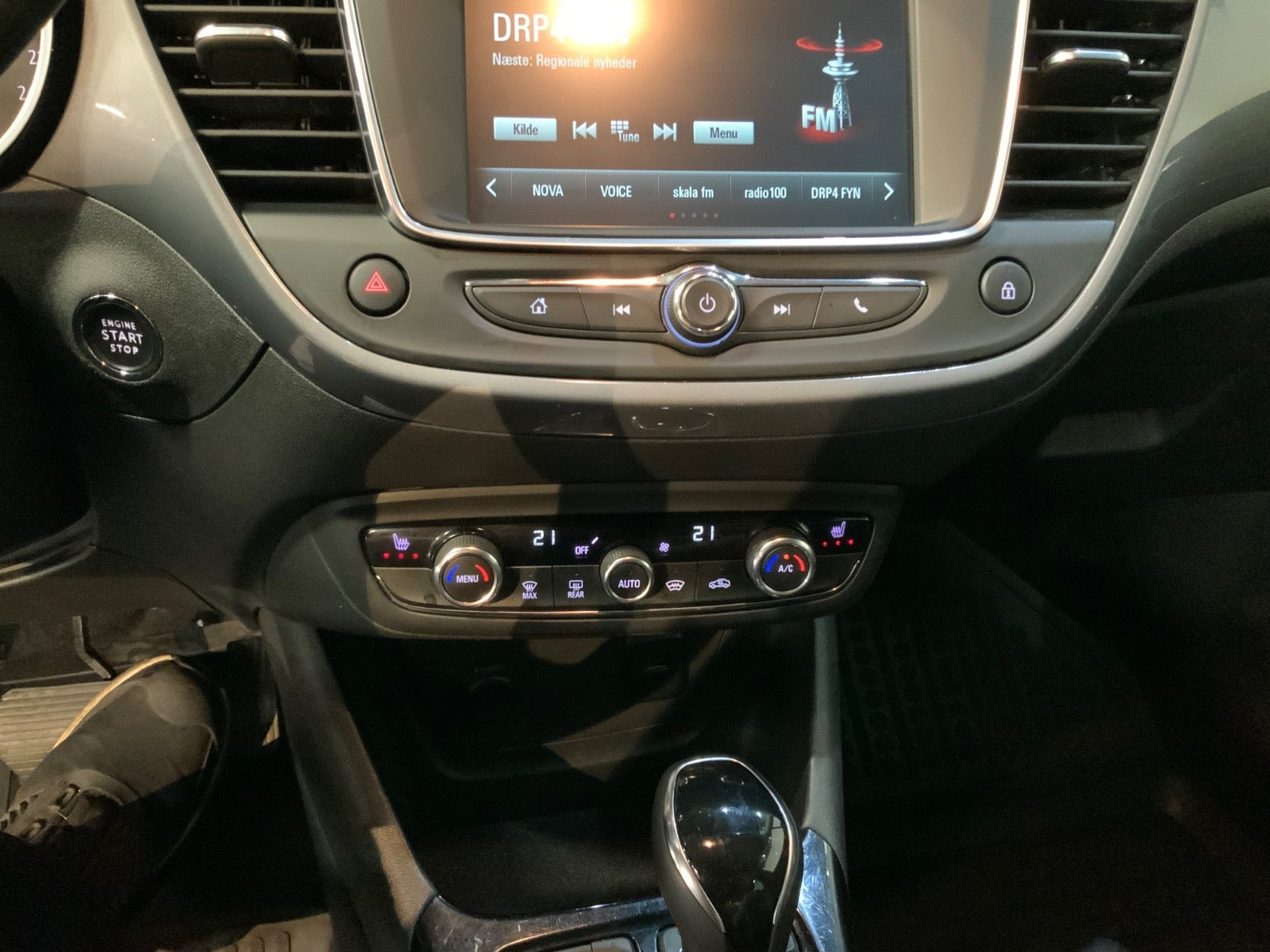 Grå Opel Crossland X fra 2020