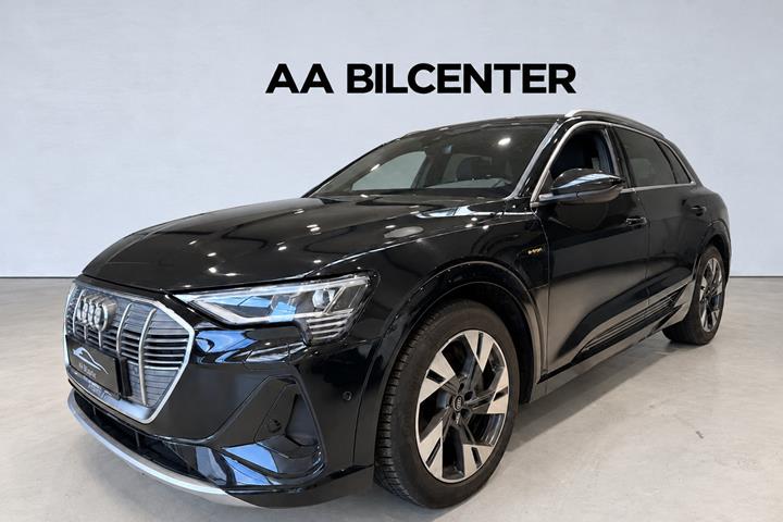 Sort Audi e-tron fra 2023 set udefra