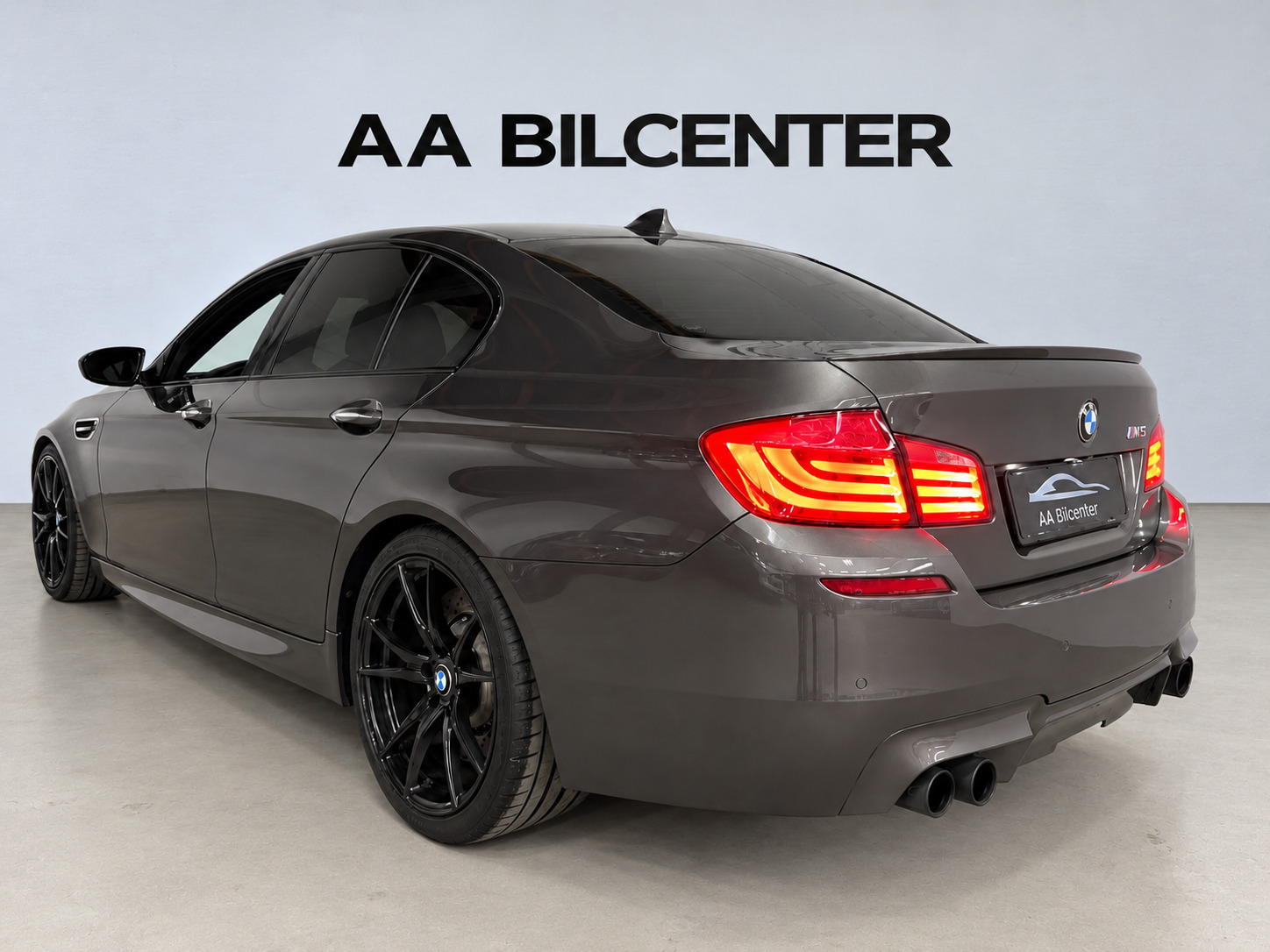 Brun BMW M5 fra 2012