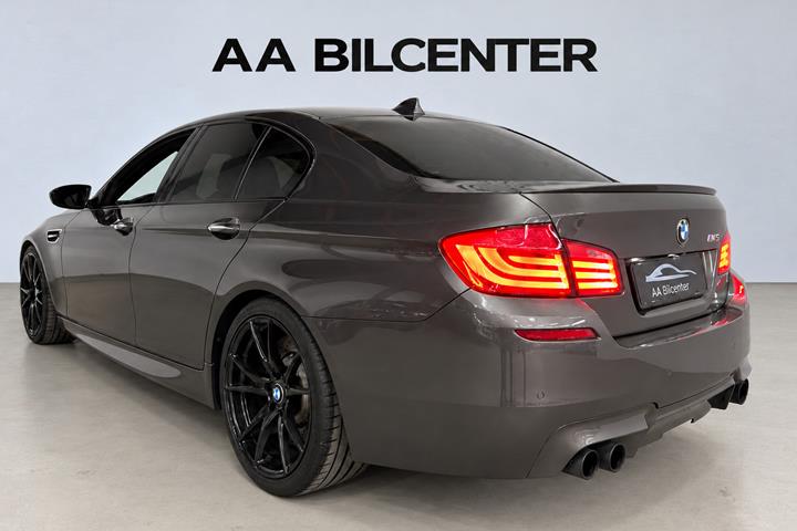 Brun BMW M5 fra 2012