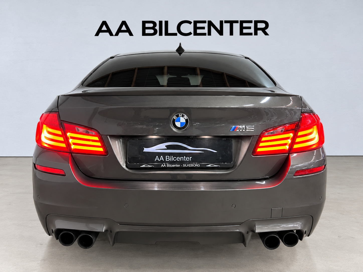 Brun BMW M5 fra 2012