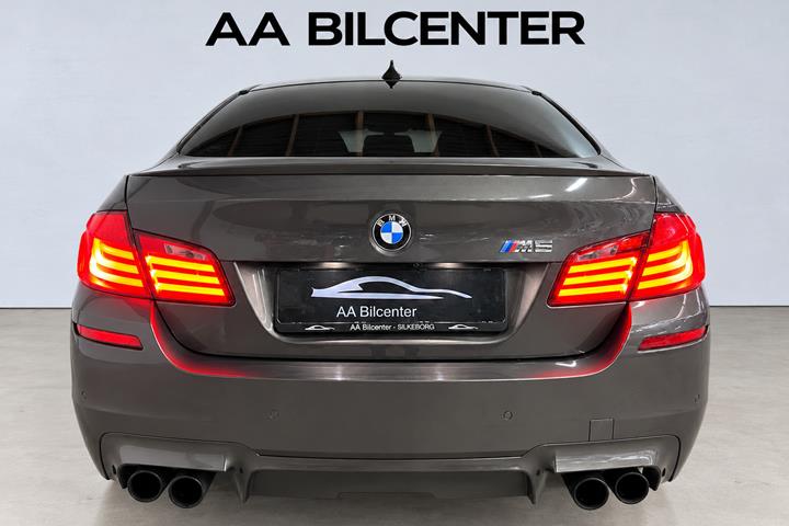 Brun BMW M5 fra 2012
