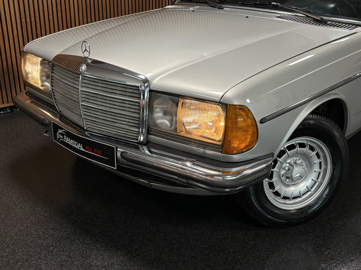 undefined Mercedes 230 CE fra 1982