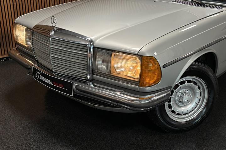undefined Mercedes 230 CE fra 1982